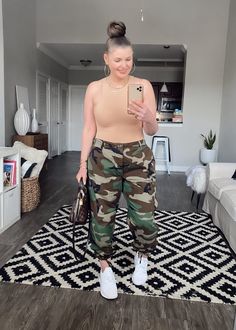 5 WAYS TO WEAR ZARA BODYSUIT • Julia Marie B Miami Checklist, Camo Joggers Outfit, Womens Jogger, Chill Fashion, Yeezy Fashion, Army Clothes