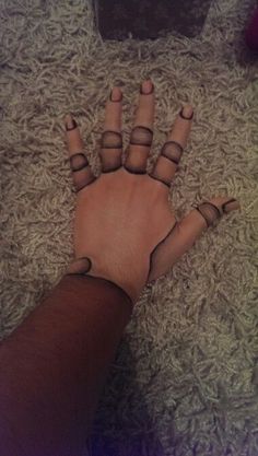 Doll Hands Tattoo, Hand Makeup Halloween, Doll Hands Drawing, Doll Body Makeup, Zombie Hand Makeup, Doll Hands Makeup, Cute Doll Makeup Halloween, Hallowen Draws Ideas, Doll Hand Tattoo