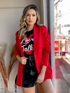 #outfits #inspiration look inspiração, foto tumblr Short Rojo Outfit Mujer, Outfit Con Blazer Rojo, Red Blazer Outfit Casual, Short Blazer Outfits, Curvy Mom Outfits, Outfit Rojo, Red Blazer Outfit, Biker Outfit, Outfit Primavera