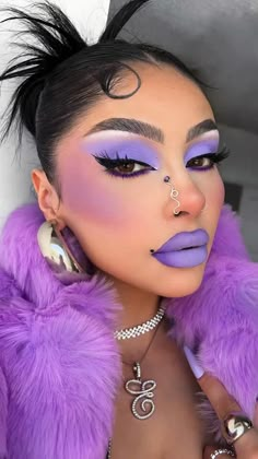 Purple Eyeshadow Makeup, Models Without Makeup, Bold Eye Makeup, Photos Of Models, Bold Makeup Looks, Rave Makeup, Purple Eyeshadow, Edgy Makeup, Makeup Eye Looks