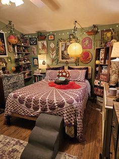 #bohobedroom #maximalistbedroom Room Decor Small Bedroom, Dope Rooms, Cozy Small Bedrooms, Big Girl Bedrooms, Room Hacks, Redecorate Bedroom, Remodel Bedroom, Interior Deco