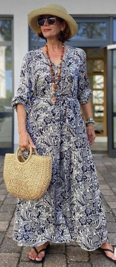 20 looks com vestidos de verão para as 60+ - Blog da Mari Calegari Maxi Dresses Fall, Curvy Women Outfits, Boutique Dress Designs, Summer Fashion Dresses, African Design Dresses