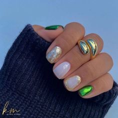 Gel Manicure On Short Nails, Nails 2025 Trends, Gold And Green Nail Designs, Green Nail Designs Short, Hard Gel Nails Natural, Wicked Inspired Nails, Simple Trendy Nails, Nails Chrome Designs, Short Natural Nail Designs