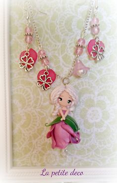 rose neckalce by lapetitedeco Polymer Clay Kawaii, Polymer Clay Animals, Clay Mugs, Clay Ornaments