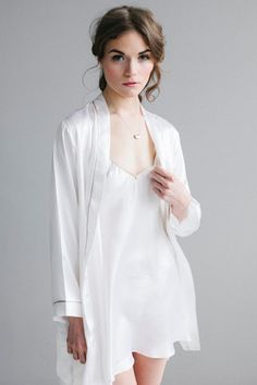 Classic Silk Robe - Salua Lingerie Elegant Silk Robe For Spring, Elegant Silk Spring Robe, Chic Satin Robe For Formal Occasions, Chic Satin Formal Robe, Chic Formal Satin Robe, Chic Silk Robe For Sleeping, Elegant Satin Formal Robe, Silk Robe For Wedding Night With Long Sleeves, Silk Long Sleeve Robe For Wedding Night