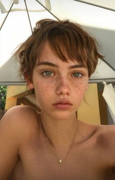 Beautiful Freckles, Face Photography, Portrait Inspiration, Girl Face, Young Woman, Pretty Face, Woman Face, Lany, Hair Inspo