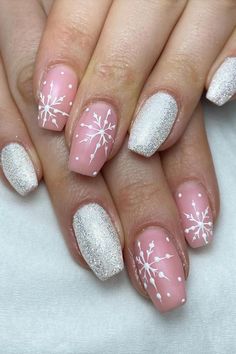 Snowflake Nails Pink, Snowflake Nails Short, Snowflake Nails Simple, Pink Snowflake Nails, Trendy Christmas Nails, Nails Festive, Snowflake Nail Design, Pink Snowflake, January Nails