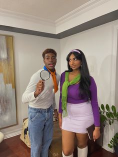 Daphne and Fred costumes, Scooby Doo costume ideas Diy Fred Costume Scooby Doo, Easy Daphne Costume, Fred Costume From Scooby Doo, Scooby Doo Fantasia, Diy Daphne Costume, Daphne Makeup, Fred Scooby Doo Costume, Fred And Daphne Costume, Scooby Doo Fred