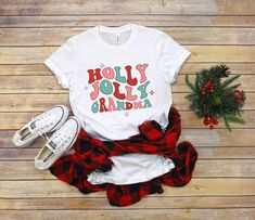 Grandma Christmas Shirt New Grandma Gift Pregnancy - Etsy Family Holiday Gifts, Jolly Af, Cute Christmas Shirt, Buffalo Plaid Shirt, Grandmas Christmas, Believe Christmas, Cute Christmas Shirts, Family Holiday Photos, Womens Christmas Shirts