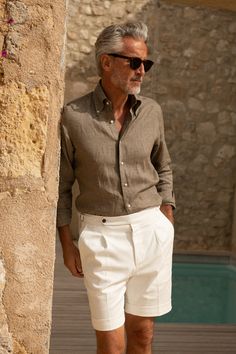 What To Wear On A Boat, Pini Parma, White Cotton Shorts, Master Tailor, Boat Cruise, On A Boat, Gentleman Style, Linen Shorts, Casual Style Outfits