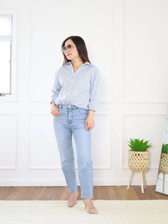 I'm 5'2", here's the 12 Best Types of Jeans for Short Women Petite Jeans For Women, Short Person, Short People