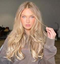 Makeup Tip, Frontal Hairstyles, Brown Blonde Hair, Long Blonde, Long Blonde Hair, Blonde Balayage