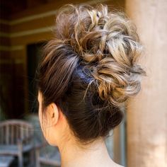 Finally a new look for formal hairstyles. The latest hair trend is the mohawk updo. It works with curls, braids or messy texture for a fun and fresh look. Mohawk Updo, Braided Mohawk Hairstyles, Curls Braids, Curly Hair Trends, Blonde Braids, Latest Hair Trends, Latest Hair, Hair Trend