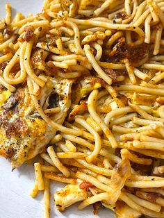 fried spaghetti noodles with egg Fried Spaghetti And Scrambled Eggs, Pasta With Fried Egg, Leftover Spaghetti Noodles, Stir Fry Pasta, Fried Spaghetti, Vegetarian Food Ideas, Fried Pasta, Leftover Spaghetti, Noodles Ideas