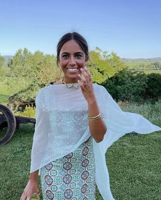 Spanish Wedding Guest Outfit, Kimono Over Dress, Barcelona Clothes, Shawl Outfit, Rome Wedding, Wedding Guest Style, Dress With Shawl, Dress Attire, Fashion 101