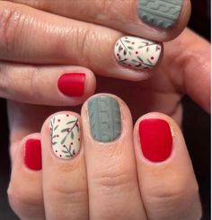 Gel Nail Winter Designs, Acrylic Nails Christmas Short, Jesus Christmas Nails, Toenail Designs Winter, Dip Nail Art Designs, Classy Christmas Nail Designs, Boho Christmas Nails, November Gel Nails, Dolly Parton Nails