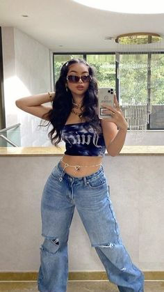 Conforto e estilo em uma única peça: a calça cargo feminina que combina com qualquer look! Stile Ragazza Skater, Pakaian Hipster, Looks Hip Hop, 00s Mode, 90s Fits, Trening Fitness, 2000s Fashion Outfits, Tomboy Style Outfits, Streetwear Fashion Women