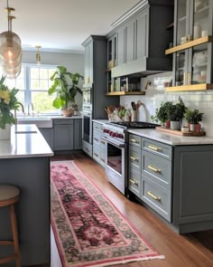 House Kitchen Design Ideas, Tiny House Kitchen Design, Kitchen Cabinets Color Combination, House Kitchen Design, Kitchen Hood Design, Dreamy Kitchens, House Redesign, Kitchen Remodel Design, Tiny House Kitchen