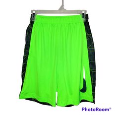 Nwt Nike Athletic Shorts - Green With Navy Side Panels And Pockets. Green Bottoms With Elastic Waistband For Playwear, Green Sporty Bottoms For Playwear, Sporty Green Bottoms For Playwear, Green Bottoms With Pockets For Playwear, Green Shorts For Playwear, Green Shorts With Pockets For Playwear, Green Short Length Sporty Pants, Green Shorts With Built-in Shorts For Playwear, Nike Bottoms For Playwear In Short Style