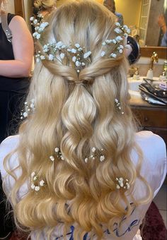 Butterfly braid hairstyle Latest Stylish & Amazing butterfly hairstyles ideas Butterfly Hairstyles, Hairstyle Latest, Rapunzel Wedding, Butterfly Braid, Floral Wedding Hair, Rapunzel Hair, Hair Curls, Fairy Hair