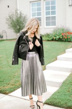 Calves Drawing, Styled Outfits, Style Leather Jacket, Metallic Pleated Skirt, Dressy Outfit, Fall Fashion Trends Women, Outfit Chic