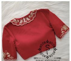 Boat Neck Bridal Blouse Designs, Official Blouse Designs Latest, Colorneckblouse Designs, High Neck Blouse Back Designs, Silk Blouse Designs Indian Wedding, Indian Blouses For Women, High Neck Work Blouse Designs, Collar Neck Blouse Designs Saree, Boat Neck Work Blouse Designs