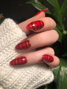 Gel Nails Autumn, Winter Christmas Nails, Nail Art Noel, Red And Gold Nails, Nails Autumn, December Nails, Gold Nail Designs, Super Cute Nails, Plaid Nails