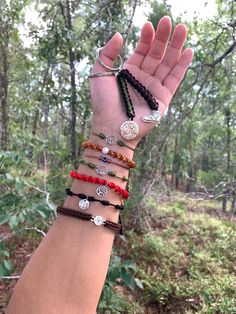 Minimalist and simple outdoor bracelets ⛰🥾 Materials: Nylon and metal charms (nickel free)  Keychain are 4.5 inches long (from top to bottom) .  All bracelets are size 6 inches.  💕 Most of my bracelets are 1/2 cm wide(thick) some are 1 cm. 💕 Sliding knot closure and completely adjustable. Message me with any questions or different sizing prior to purchase 💕.  Remember that handmade pieces are always unique and they never look exactly the same 🤩 that's why they are so special 😍😉. ️🎁 Follow  me on Instagram  and Facebook for giveaways, special offers and discounts   @roxysshop2021 🧿💎Jewelry Care💎🧿 If your bracelet is made of gold/silver plated beads or any metal beads and charms please follow the next care:  -Keep away from moisture  -Allow perfumes and lotions dry before wearing Bracelets Minimalist, Sliding Knot Closure, Eye Bracelets, Bracelet Evil Eye, Compass Bracelet, Red String Bracelet, Metal Charms, Clean Cotton, Sliding Knot