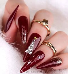 Elevate your December nails christmas this season! Stilleto Christmas Nails Long, Christmas Tree Nails Designs, Extra Christmas Nails, Christmas Nails 2023