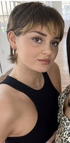 Round Head Short Hair, Really Short Hair Straight, Center Part Pixie, Feminine Short Mullet, 2000s Pixie Haircut, Close Cropped Pixie, Mixie Cut Girl, Womens Short Hairstyles 2023, Super Short Straight Hair