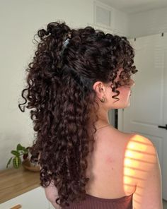 @deecurlthusiast Fifteen Hairstyles, Curly Hair 3b Hairstyles, Long Curly Hair 3b, Curly Hair Girl Aesthetic, Curly Hairstyles 3b, 3b Curly Hairstyles, 2b Hairstyles, Messy Curly Hairstyles, Desi Hairstyles