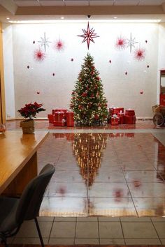 a decorated christmas tree sitting in the middle of a room