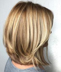 Honey Blonde Layered Bob For Thick Hair Tan Skin Blonde Hair, Blonde Lob, Bob Hairstyles For Thick, Caramel Blonde, Lob Hairstyle, Short Blonde Hair