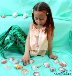 Great idea, little ones can still run about :-) Mermaid Pants Tutorial at Rae Gun Ramblings Mermaid Pants, Pants Tutorial, Diy Mermaid, Tutorial Sewing, Sewing Tricks, Mermaid Costume, Mermaid Birthday Party, Sewing Diy