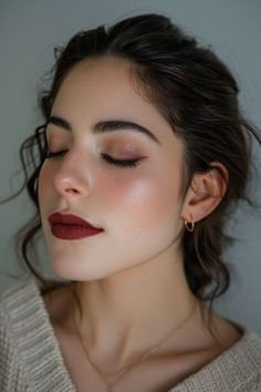 Late Makeup Look, High Contrast Makeup Natural, Eye Makeup Smoky Eyes, Makeup With Brown Dress, Rectangle Face Makeup, Makeup For Winter Skin Tone, Makeup Looks For Brown Dress, Brown Outfit Makeup Look, Makeup For High Contrast Face