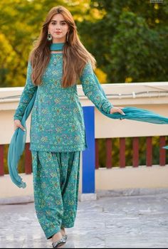 Simple Pakistani Dresses Casual Summer, Dress Designs Short, Simple Pakistani Dresses Casual, Printed Dress Designs, Alishba Anjum, 2023 Summer Dress, Style Outfits Summer, Dress Design Pakistani, Summer Vibes Aesthetic