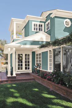 a house with the words how to choose an exterior paint she