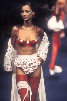 90s Runway, Claudia Schiffer, 60 Fashion, Naomi Campbell, Runway Models