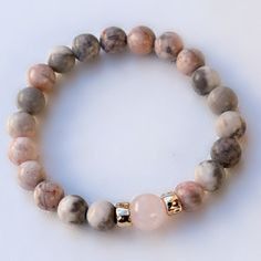 This gemstone stetchable bracelet is made with 8mm pink zebra Jasper gemstones and a 10mm rose quartz gemstone. Rose Quartz Healing, Diy Beaded Bracelets, Estilo Hippie, Beads Bracelet Design, Crystal Beads Bracelet, Rose Quartz Gemstone, Beaded Bracelets Diy, Healing Bracelets, Gemstone Bracelets