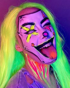 Halloween Makeup Glow In The Dark, Scary Rainbow Clown Makeup, Glow In The Dark Make Up Ideas, Glow In The Dark Clown Makeup, Clown Makeup Neon, Clown Makeup Horror, Halloween Clown Makeup Ideas, Spooky Clown Makeup