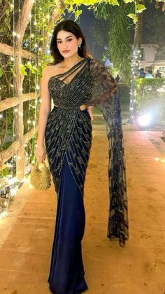 Saree Inspired Dress, Designer Saree For Wedding Function, Unique Saree Designs Party Wear, Engagement Guest Outfit Indian, Indian Wedding Guest Outfit Ideas, Wedding Guest Outfit Indian, Saree For Wedding Function, Drape Sarees