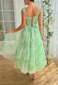 Floral Print Tulle Dress With Sweetheart Neckline, Summer Tulle Dress With Square Neck, Spring Prom Midi Dress With Sweetheart Neckline, Spring Midi Dress With Sweetheart Neckline For Prom, Summer Square Neck Tulle Dress, Green Floral Print Prom Dress, Square Neck Tulle Dress For Summer, Summer Floral Print Tulle Dresses, Green Prom Dress For Spring