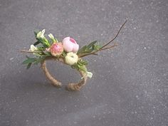 a bunch of flowers that are on top of a headband in the middle of the street