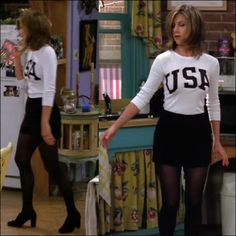 Rachel Green Outfits Season 1, Friends Rachel Outfits, Monica And Rachel, Friends Fits, Rachel Greene, Estilo Rachel Green, Jennifer Aniston Friends, Friends Mood, Rachel Hair