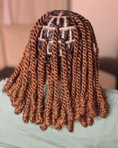 19 Short Invisible Locs Hairstyles: Chic and Trendy Ideas for a Fresh Look Short Invisible Locs, Invisible Locs Hairstyles, Short Marley Twists, Long Twist Braids, Invisible Locs, Marley Twist Hairstyles, Short Hair Twist Styles, Marley Braids, Twist Hairstyle