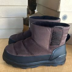 A 100% Recycled Polyester Fill On The Upper Keep You Snug And Warm, Making The Boot Rated To Withstand Temperatures As Low As -32c. With A Hook And Loop Closure For Easy On And Off, It's The Ideal Boot For Casual Winter Wear. Pair With Snow Pants Or Jeans And A Puffer Jacket. Protected: Post Applied Treatment Topically Applied Water Repellency Treatment Waterproof Features Seam-Sealed Construction Waterproof Suede Suede, Textile Made With 100% Recycled Polyester Fibers, Recycled Batting Upper Re Mini Ugg Boots, Brown Winter Boots, Snow Light, Tall Winter Boots, Ugg Women, Ugg Classic Ultra Mini, Ugg Mini, Womens Ugg Boots, Shearling Boots