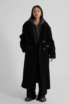 CLIO Coat Black - black palms the label Black Wool Coat Outfit, Wool Coat Outfit, Mantel Outfit, Long Coat Outfit, Urban People, Coat Fits, Long Black Coat, Black Wool Coat, Coat Outfit