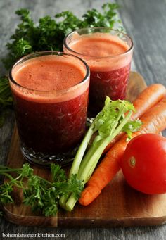 Start your morning off with homeamde V8, instead of store bought "juice". It takes only 5 mintues and is customizable to your tastes. #v8 #homemadev8juicerecipe #juicingrecipes #bohemianvegankitchen V8 Juice, Veggie Juice, Homemade Juice, Detox Juice Recipes, Natural Detox Drinks, Vegan Drinks, Juicer Recipes, Detox Drinks Recipes