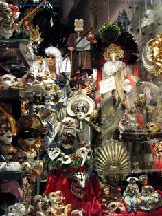 Shop where I bought a mask in Venice! Mask Aesthetic, Carnival Mask, Venice Carnival, Places In Italy, Carnival Masks, Roaring Twenties, Shop Window