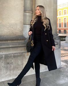 Full Black Outfit, Outfit Elegantes, Classy Winter Outfits, Winter Fashion Outfits Casual, Looks Street Style, All Black Outfit, Looks Chic, Winter Fashion Outfits